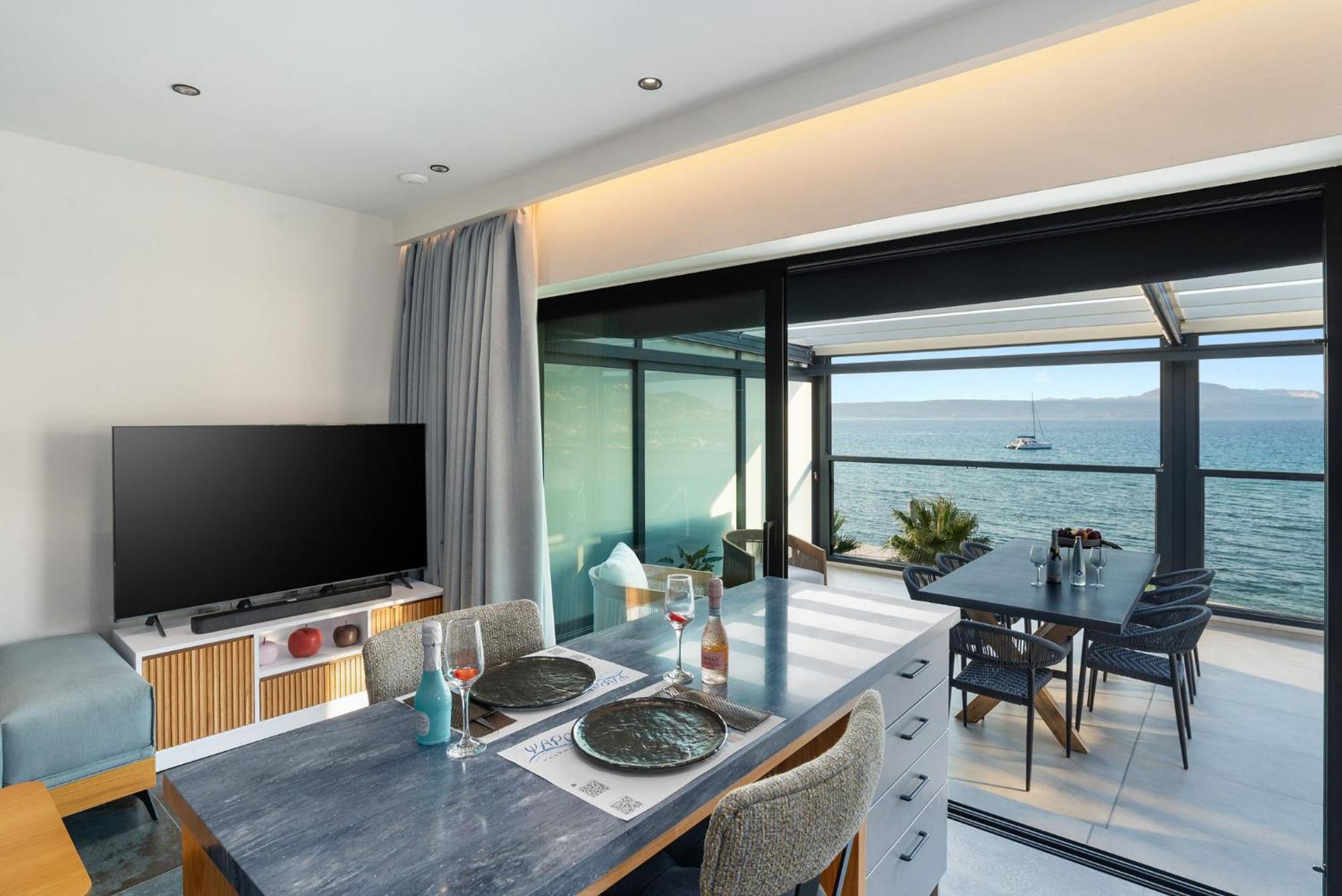 Peristeres Luxury Apartment Next To The Sea - By Apokoras Villas อัลมีรีดา ภายนอก รูปภาพ
