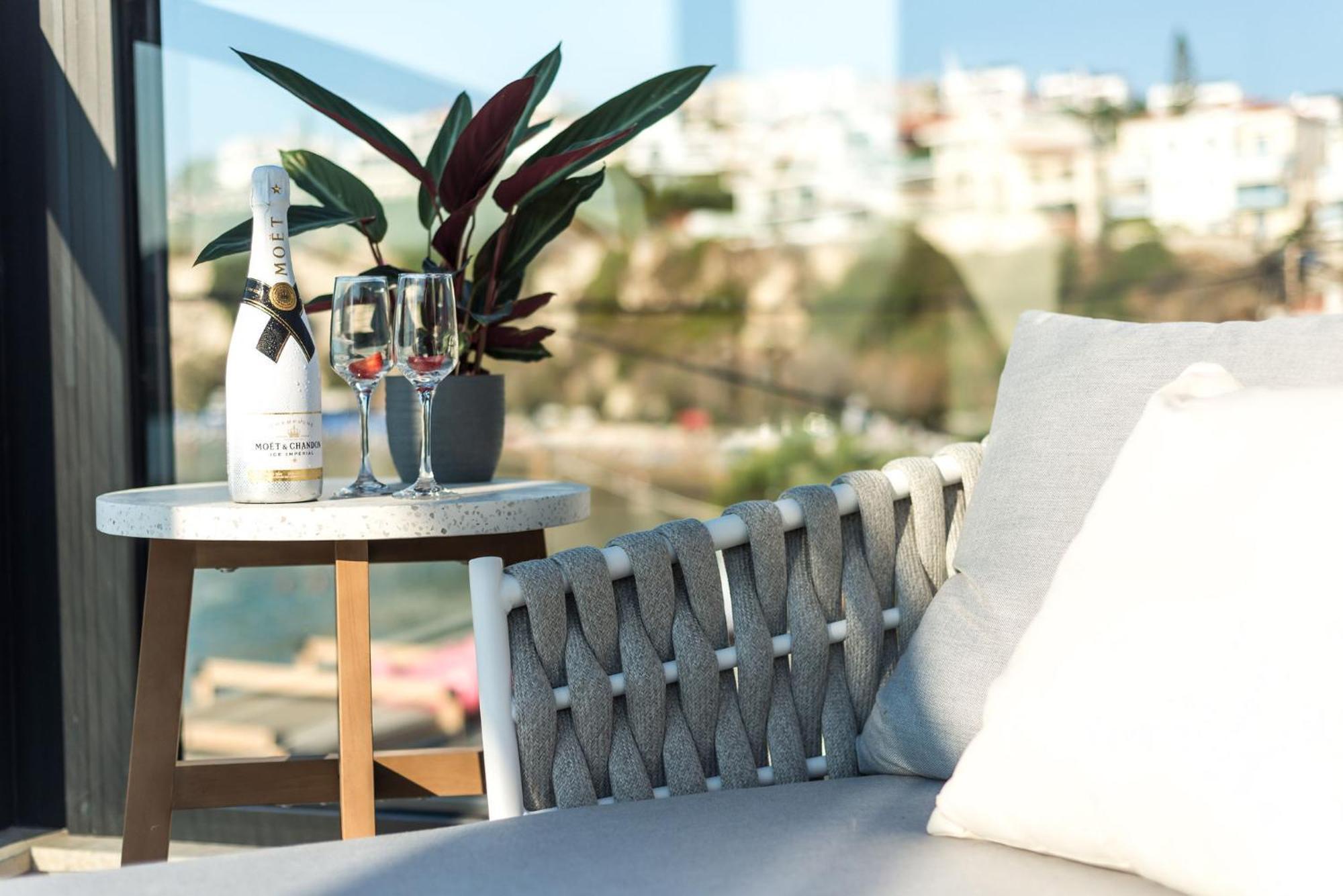 Peristeres Luxury Apartment Next To The Sea - By Apokoras Villas อัลมีรีดา ภายนอก รูปภาพ
