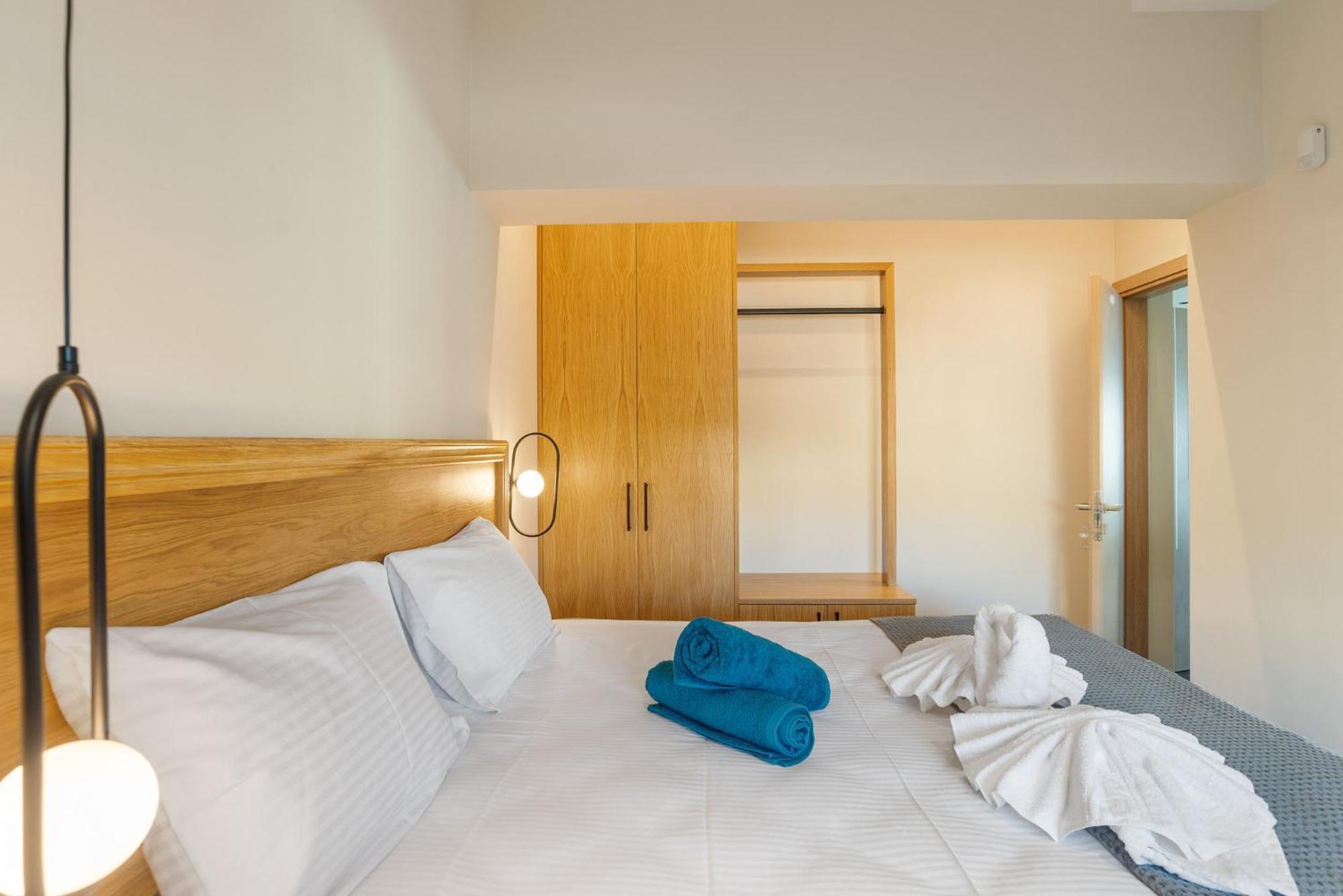 Peristeres Luxury Apartment Next To The Sea - By Apokoras Villas อัลมีรีดา ภายนอก รูปภาพ